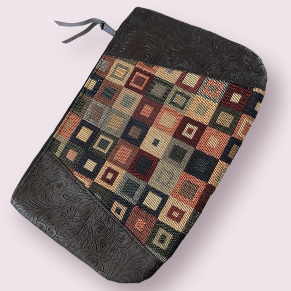 Clutch/ Wallet handbag- Spacious compartment including two pockets. Handmade Bag - Picture 3 of 10